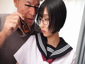 メガネを掛けた無垢な子に変態わいせつ行為をしたら・・・興味津々で欲しがり顔・・・初体験の生チ●コの感触に「本物は初めてです。」と懐き、トロけた顔で崩壊絶頂する地味カワで巨乳のパイパン●学生るか　サンプル画像13